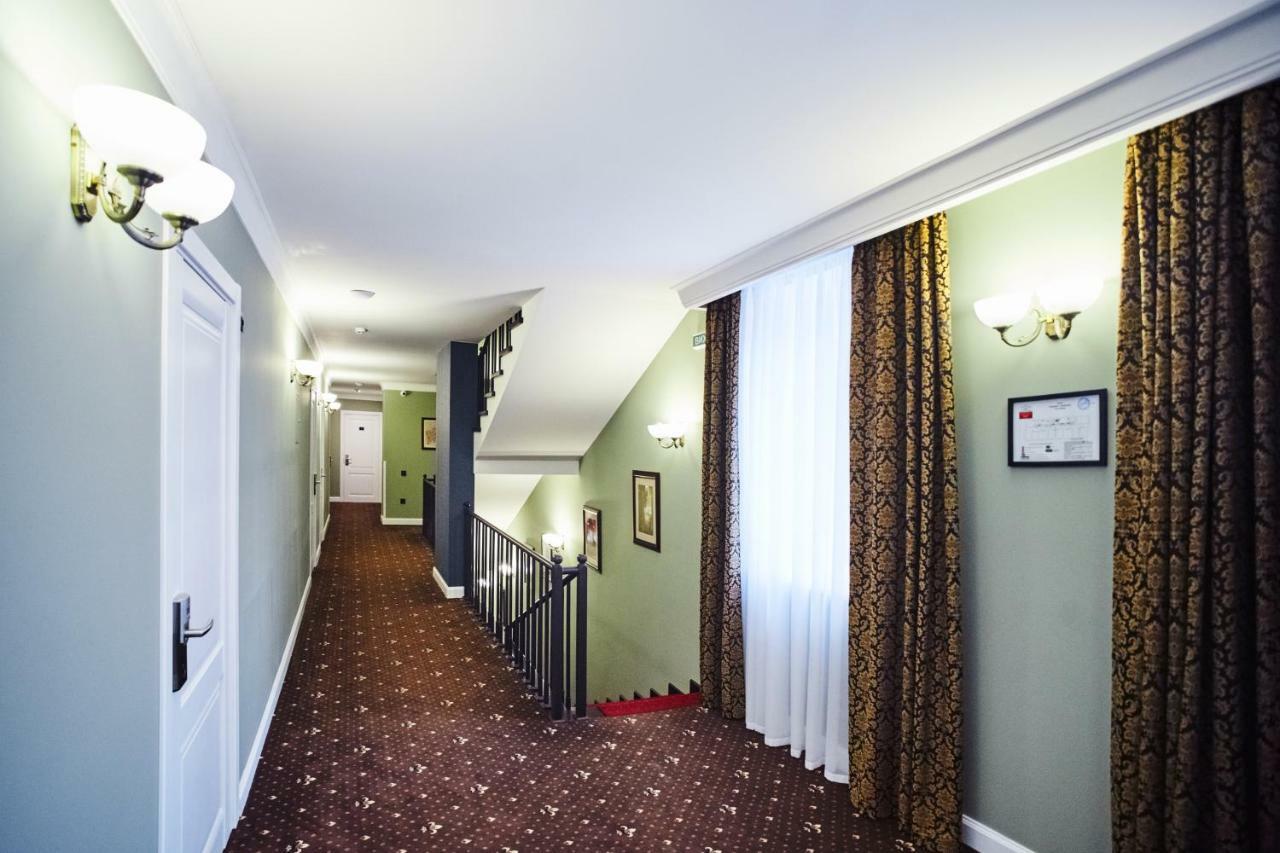 Sherlock Holmes Boutique Hotel Lviv Exterior photo